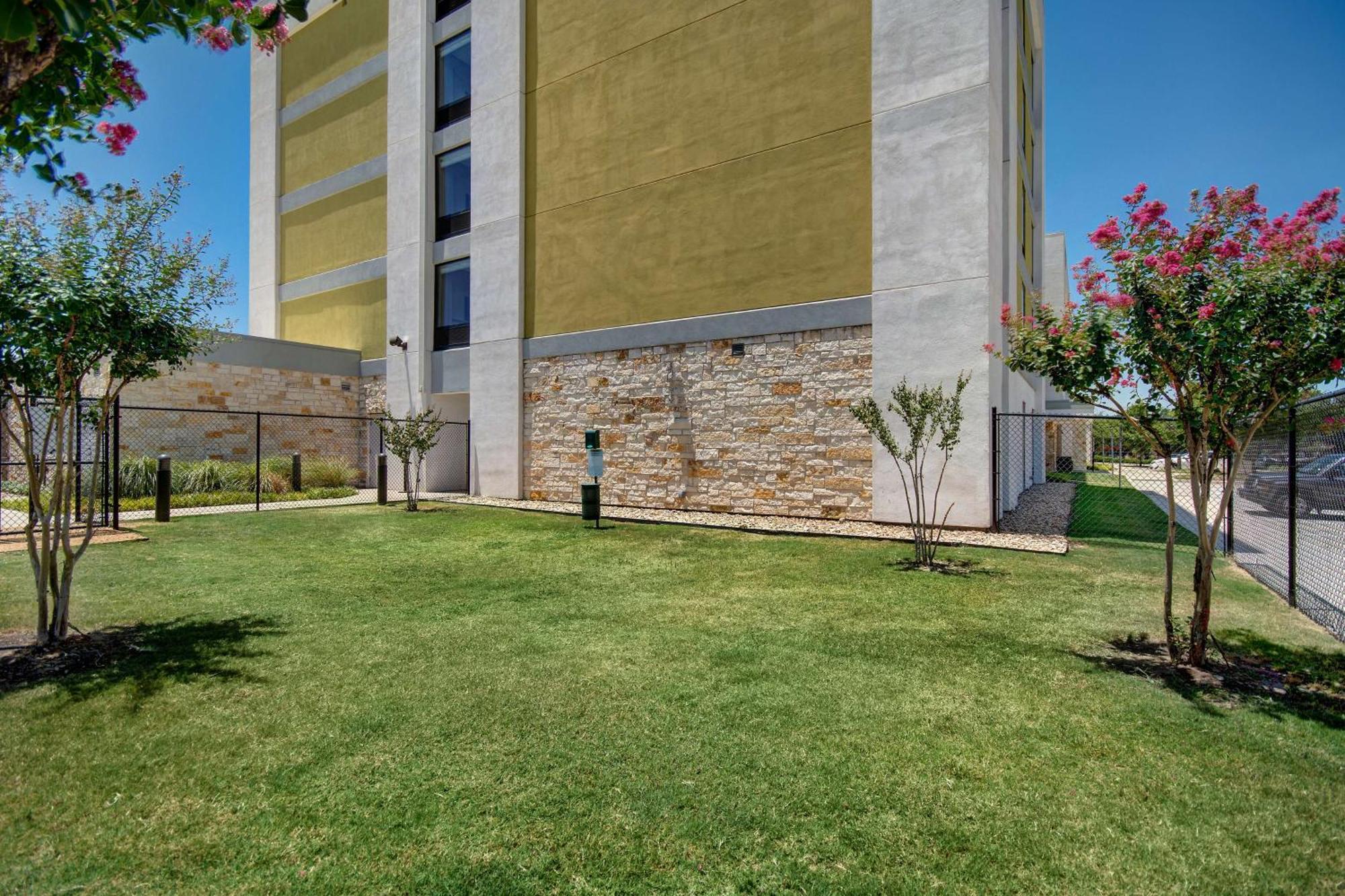 Home2 Suites By Hilton Dallas Addison Eksteriør bilde